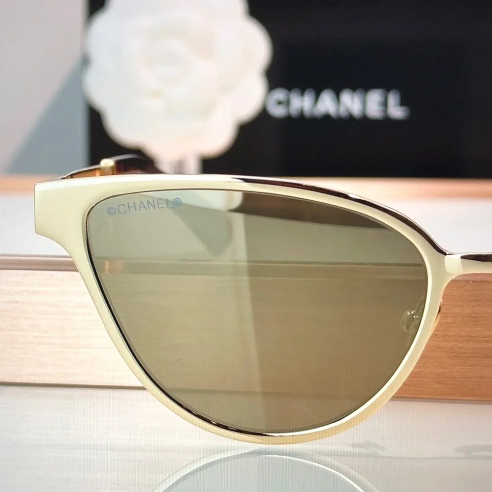 💕AUTH💕 CHANEL Gold Cat-Eye Sunglasses with Dark Lenses